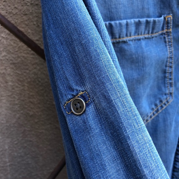 Cloth & Stone Chambray Split Back hem Button Down - Picture 5 of 8